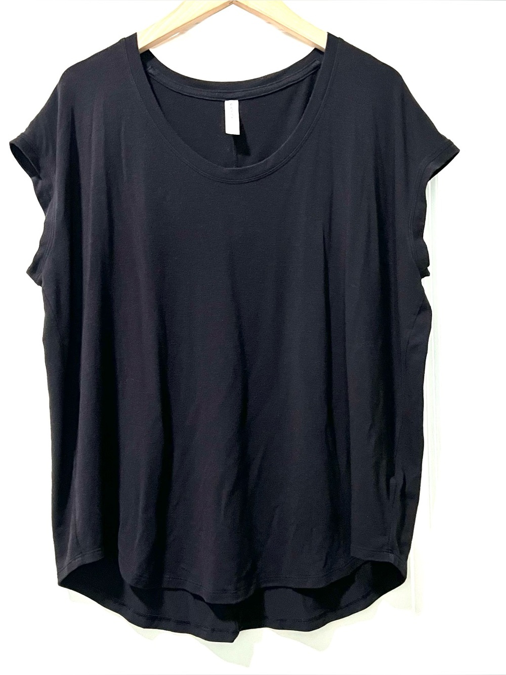 Athleta Women’s Black Cloudlight Stratus Tee Size Large Top Activewear Tee
